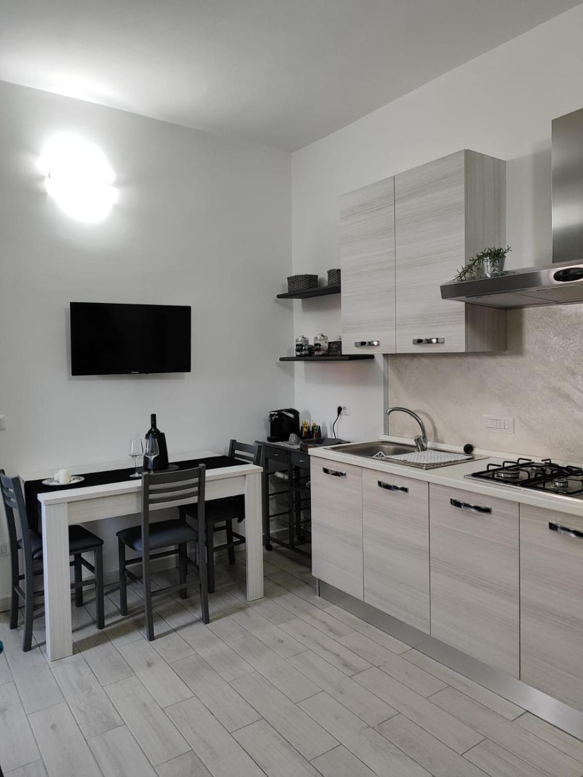 Casa Vacanze Con Giardino I Girasoli - Cin It 09006 - 9 C 2000 R4042- Сорсо Экстерьер фото